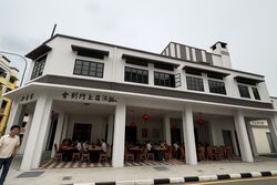 Sims Avenue (D14), Retail #501532371